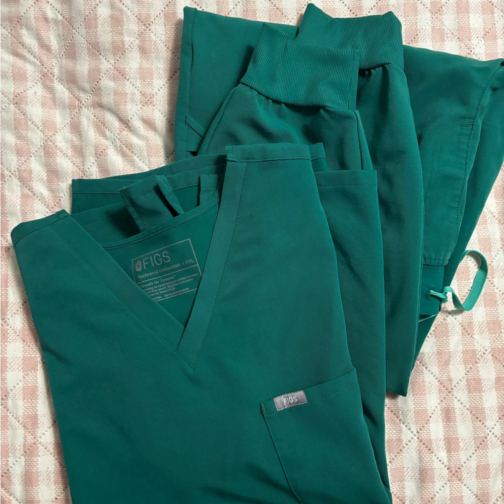 Figs Emerald Green Scrub Set